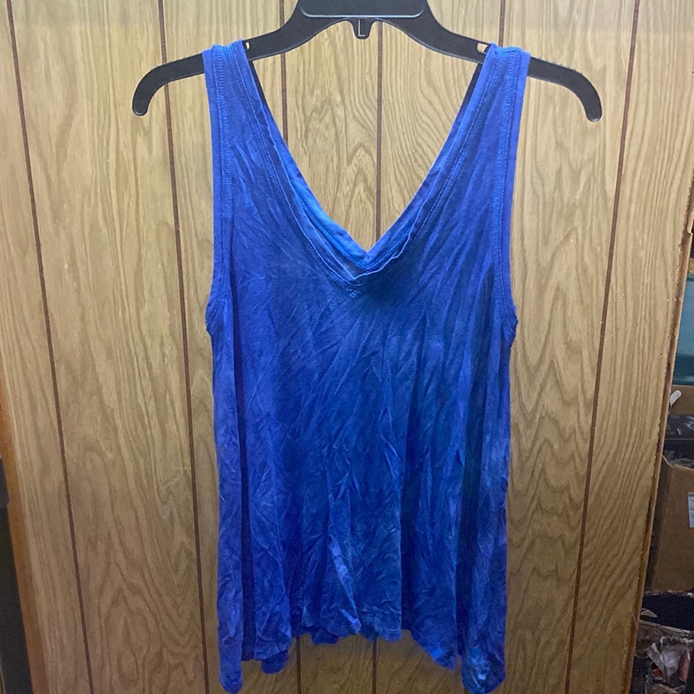 AEO Tank - Picture 1 of 3